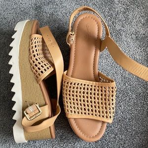 Tan wedge- size 9.5- Universal Thread